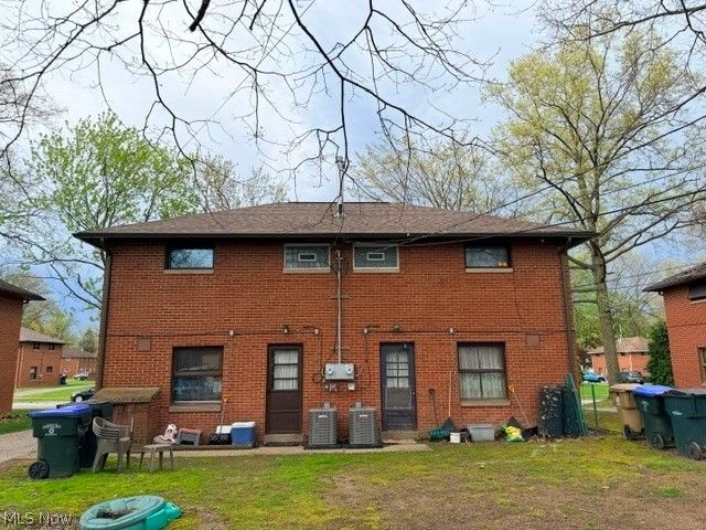 1150 Saxe Avenue, Cuyahoga Falls, OH 44221