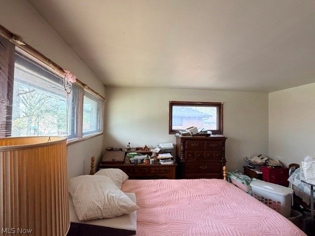 1150 Saxe Avenue, Cuyahoga Falls, OH 44221