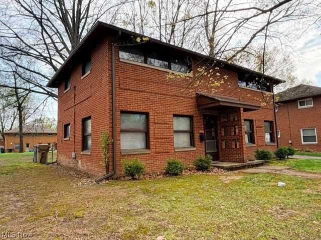 1150 Saxe Avenue, Cuyahoga Falls, OH 44221