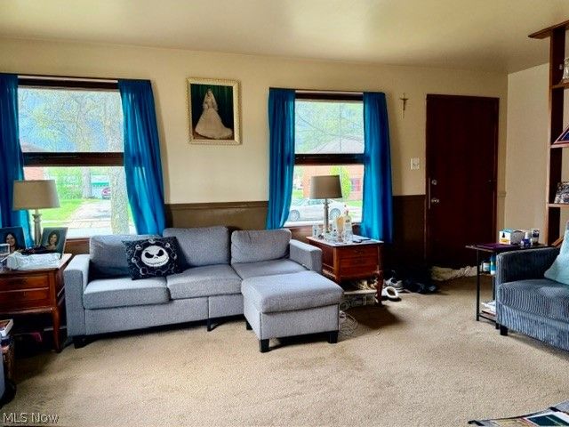 1150 Saxe Avenue, Cuyahoga Falls, OH 44221