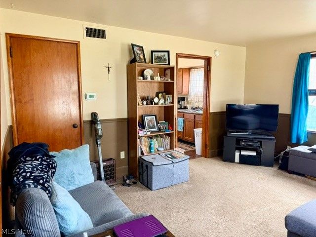 1150 Saxe Avenue, Cuyahoga Falls, OH 44221