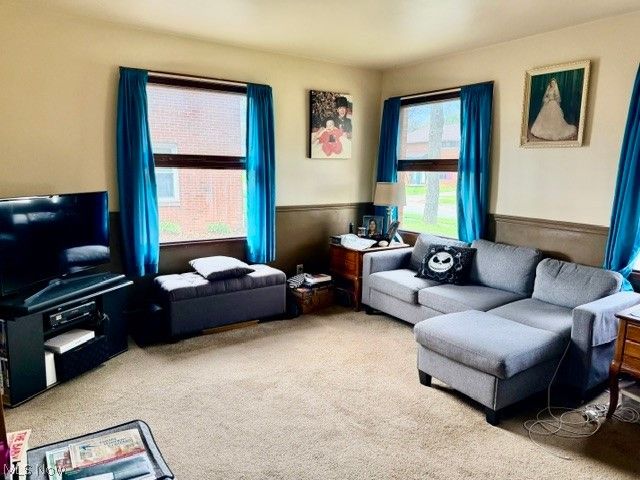 1150 Saxe Avenue, Cuyahoga Falls, OH 44221