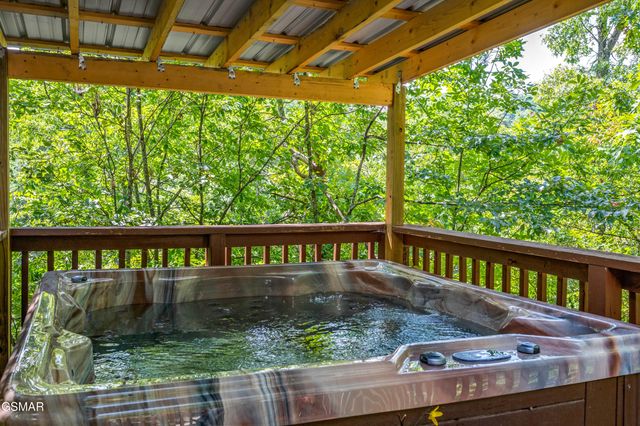 3107 Slate Gap Way, Sevierville, TN 37862