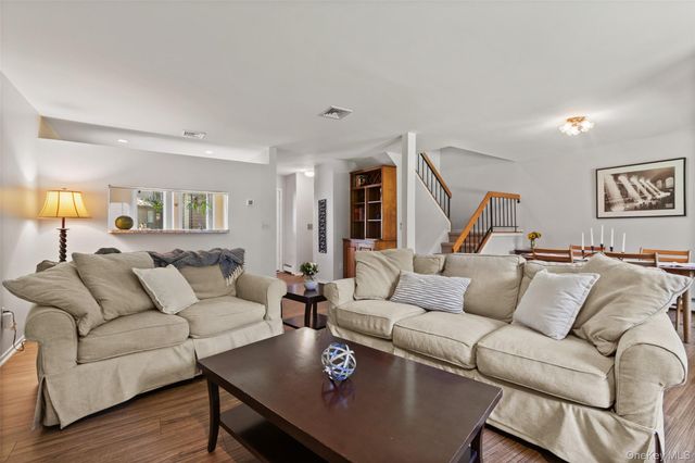 122 Woods Brooke Circle, Ossining, NY 10562