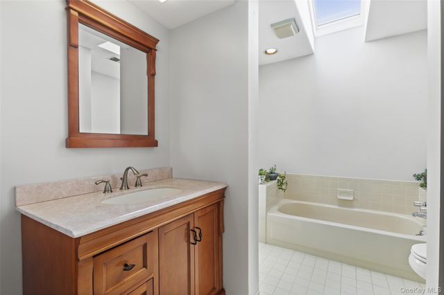 122 Woods Brooke Circle, Ossining, NY 10562