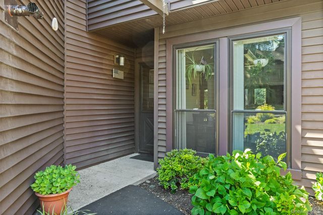 122 Woods Brooke Circle, Ossining, NY 10562
