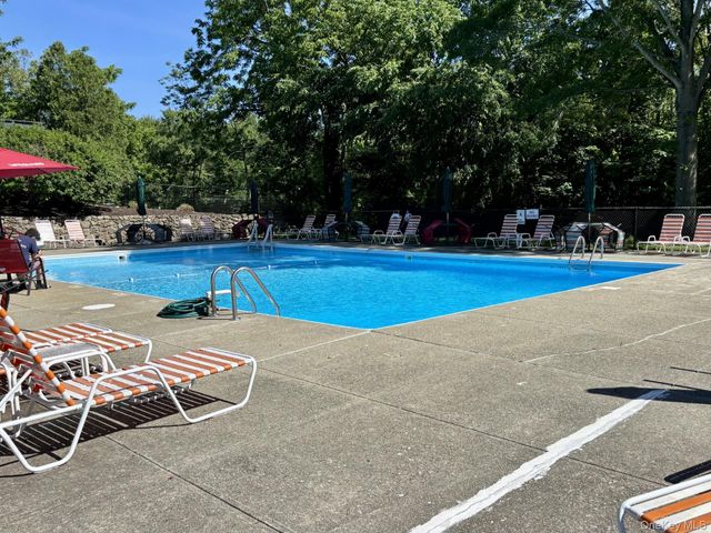 122 Woods Brooke Circle, Ossining, NY 10562