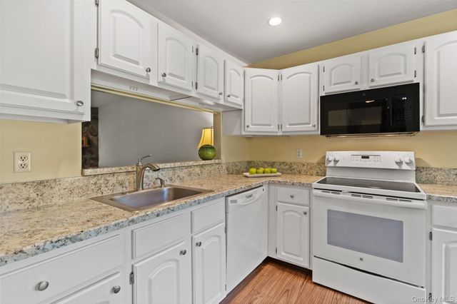 122 Woods Brooke Circle, Ossining, NY 10562