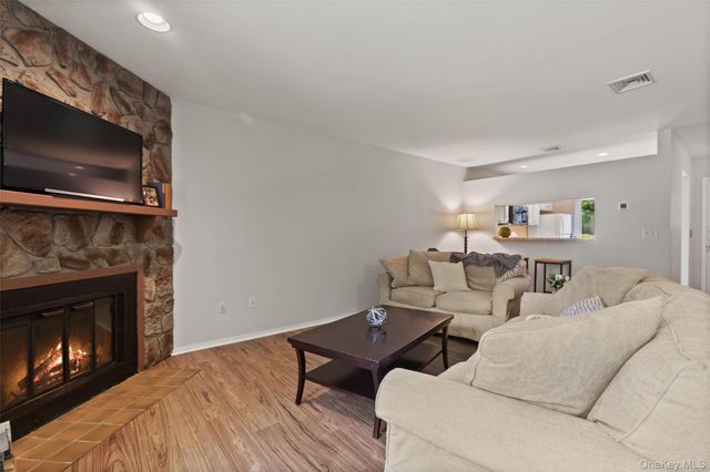 122 Woods Brooke Circle, Ossining, NY 10562