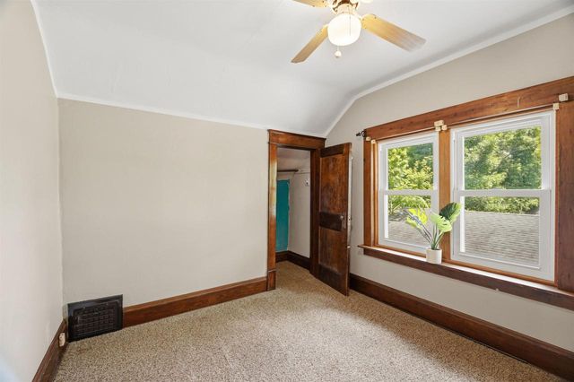 662 W WINNECONNE AVENUE, Neenah, WI 54956