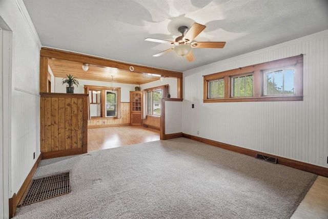 662 W WINNECONNE AVENUE, Neenah, WI 54956