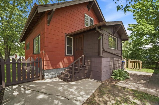 662 W WINNECONNE AVENUE, Neenah, WI 54956