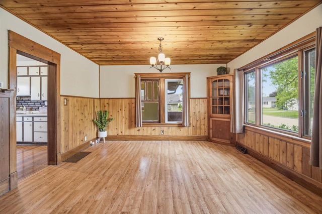 662 W WINNECONNE AVENUE, Neenah, WI 54956