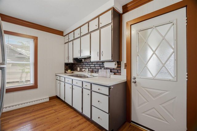 662 W WINNECONNE AVENUE, Neenah, WI 54956