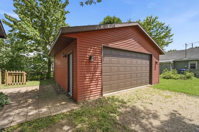 662 W WINNECONNE AVENUE, Neenah, WI 54956