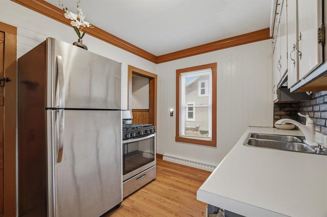 662 W WINNECONNE AVENUE, Neenah, WI 54956