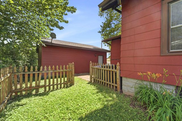 662 W WINNECONNE AVENUE, Neenah, WI 54956