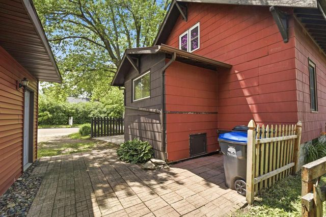 662 W WINNECONNE AVENUE, Neenah, WI 54956