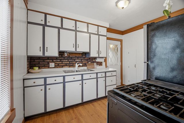 662 W WINNECONNE AVENUE, Neenah, WI 54956