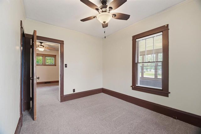 662 W WINNECONNE AVENUE, Neenah, WI 54956