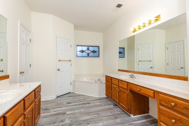 3510 SARA WOODS DR, Bartlett, TN 38133