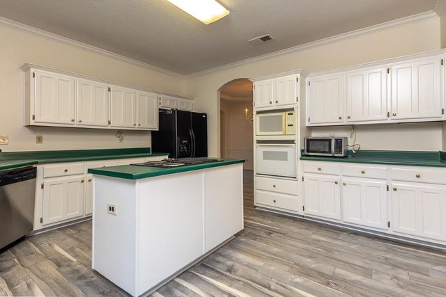 3510 SARA WOODS DR, Bartlett, TN 38133