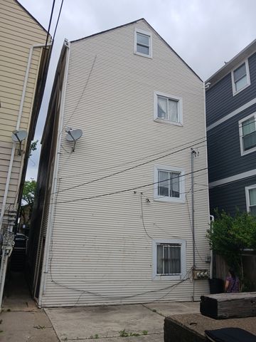 1905 W Cullerton Street, Chicago, IL 60608