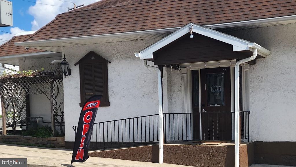 754 CHEROKEE ST, Fountain Hill, PA 18015