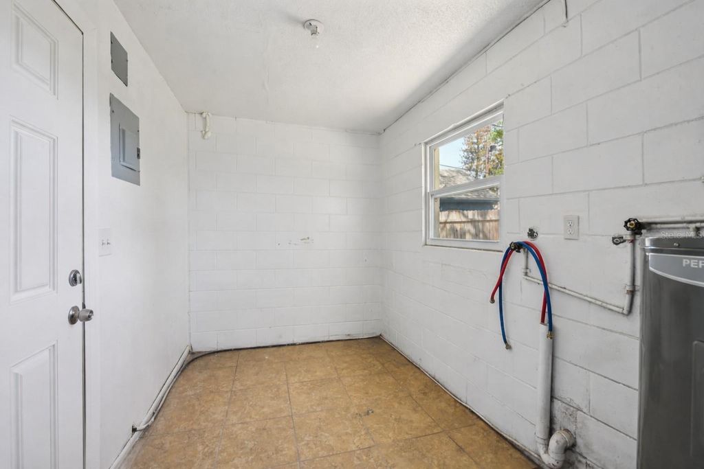 Image 20 of property listing at 2313 FLEET CIRCLE, Orlando, FL 32817