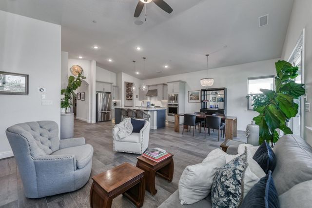 2723 Vermont Avenue, Clovis, CA 93619