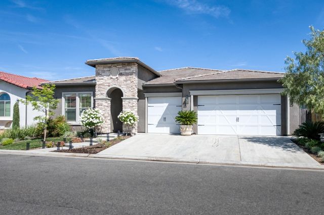 2723 Vermont Avenue, Clovis, CA 93619