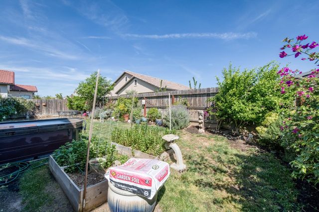 2723 Vermont Avenue, Clovis, CA 93619