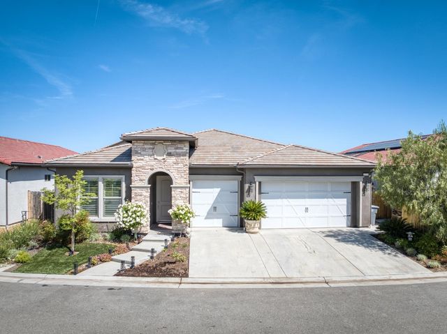 2723 Vermont Avenue, Clovis, CA 93619