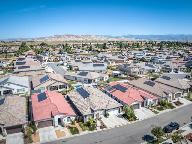 2723 Vermont Avenue, Clovis, CA 93619