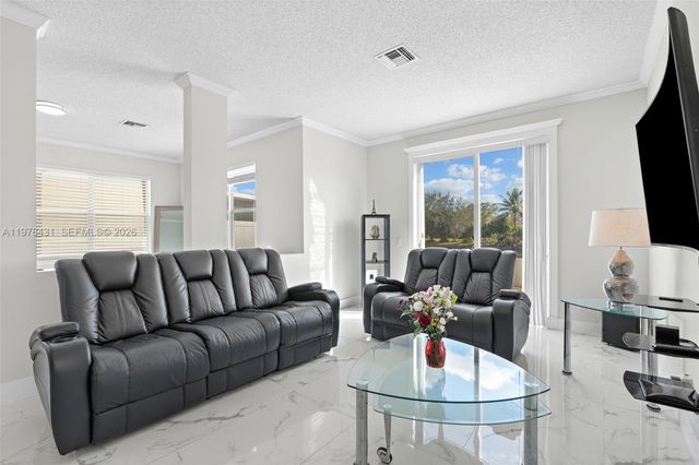 9838 NW 1st Mnr, Coral Springs, FL 33071