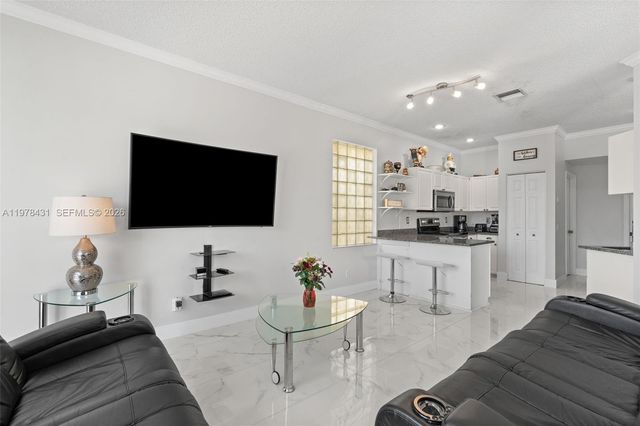 9838 NW 1st Mnr, Coral Springs, FL 33071