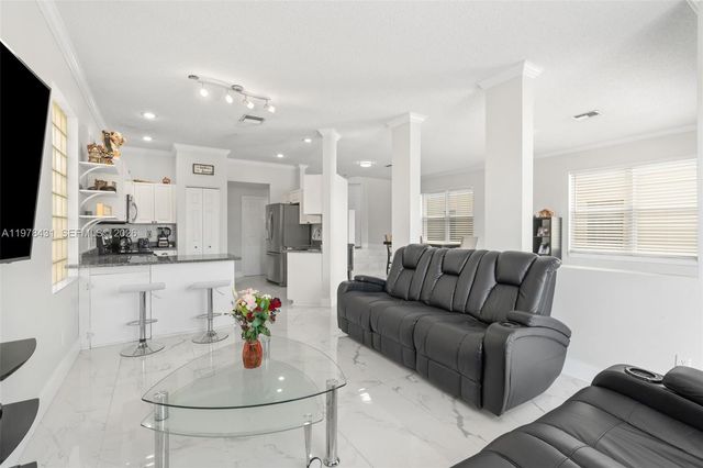 9838 NW 1st Mnr, Coral Springs, FL 33071