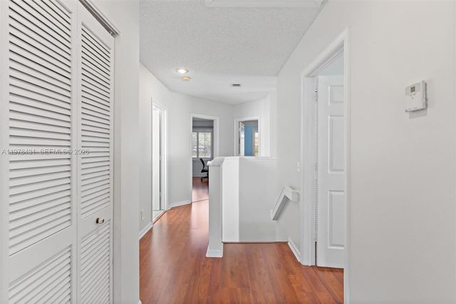 9838 NW 1st Mnr, Coral Springs, FL 33071