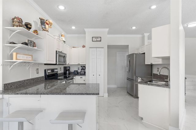 9838 NW 1st Mnr, Coral Springs, FL 33071