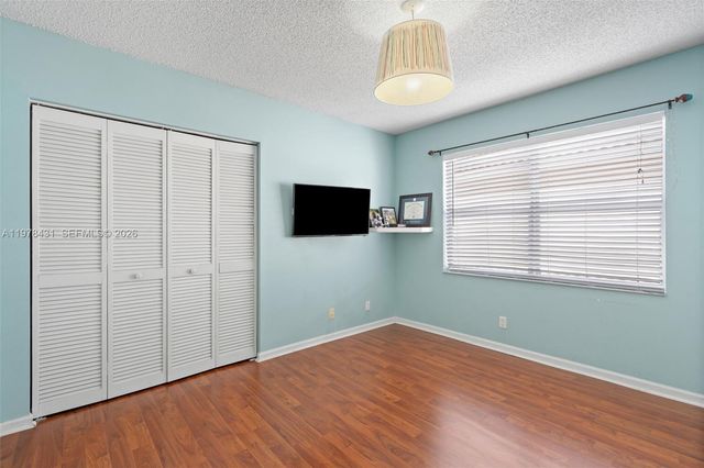 9838 NW 1st Mnr, Coral Springs, FL 33071