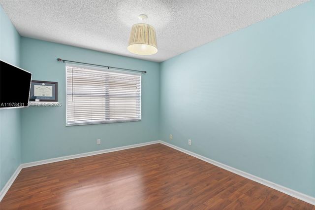 9838 NW 1st Mnr, Coral Springs, FL 33071