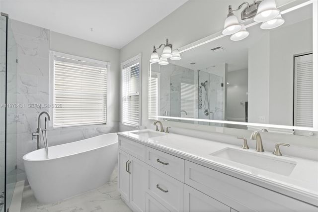 9838 NW 1st Mnr, Coral Springs, FL 33071