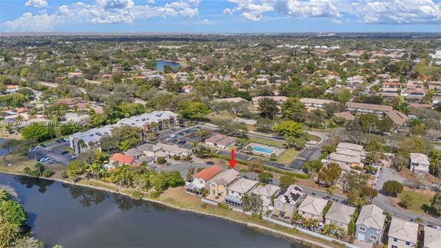 9838 NW 1st Mnr, Coral Springs, FL 33071