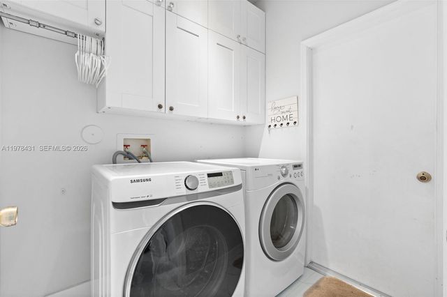 9838 NW 1st Mnr, Coral Springs, FL 33071