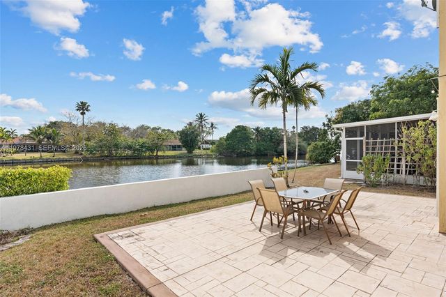 9838 NW 1st Mnr, Coral Springs, FL 33071