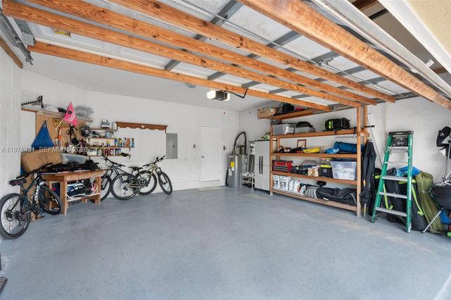 9838 NW 1st Mnr, Coral Springs, FL 33071