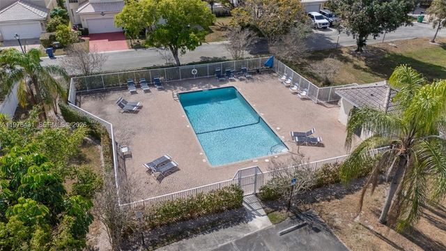 9838 NW 1st Mnr, Coral Springs, FL 33071