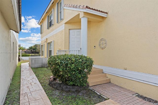 9838 NW 1st Mnr, Coral Springs, FL 33071