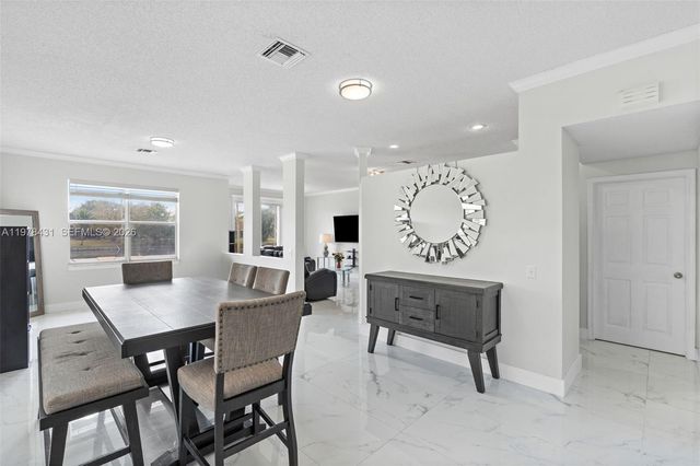 9838 NW 1st Mnr, Coral Springs, FL 33071