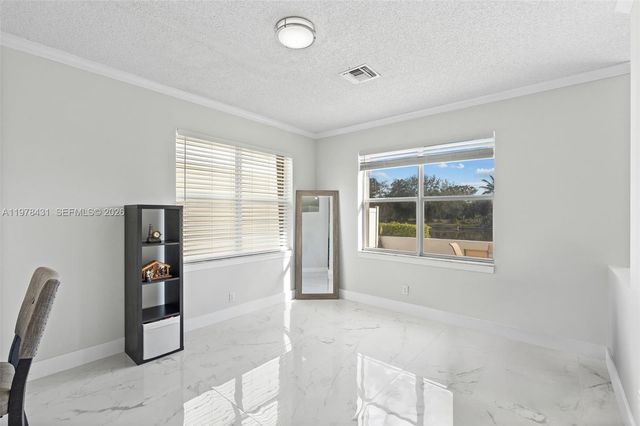 9838 NW 1st Mnr, Coral Springs, FL 33071